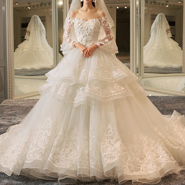 「ゴージャス」なイメージのドレスデザイン