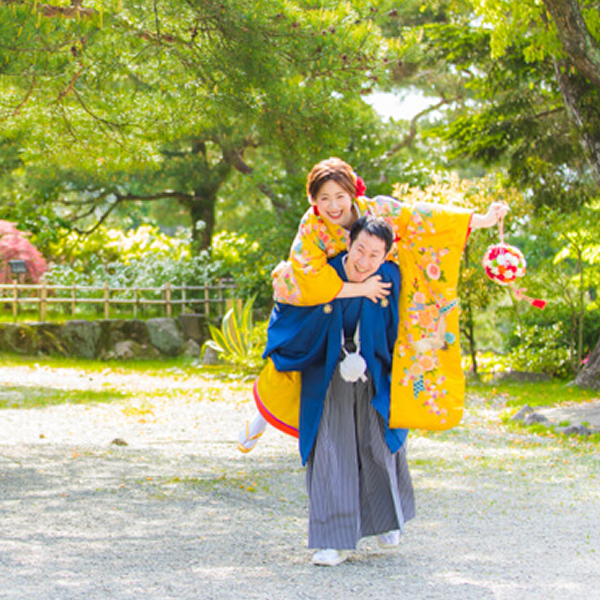 元気いっぱいのおんぶフォト