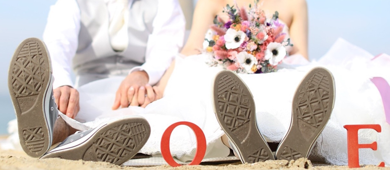 洋装フォトウェディングにおすすめの撮影小物は？