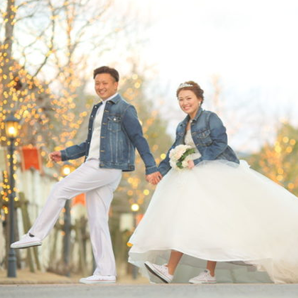 ウェディングスニーカーフォト-デニムジャケットと合わせて