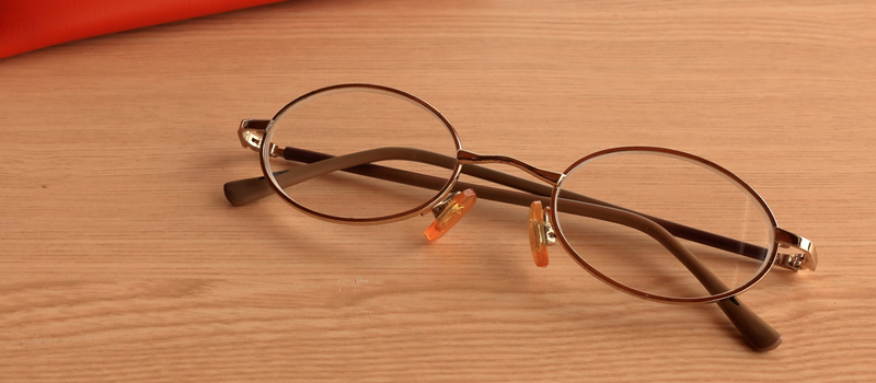 フォトウェディングでは眼鏡を外した方が良い？