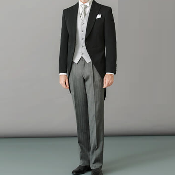 フォトウェディングの家族の洋装