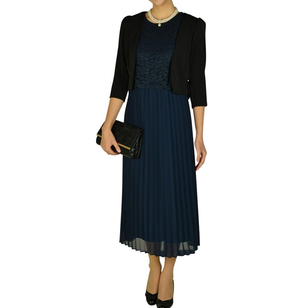 フォトウェディングの家族の洋装