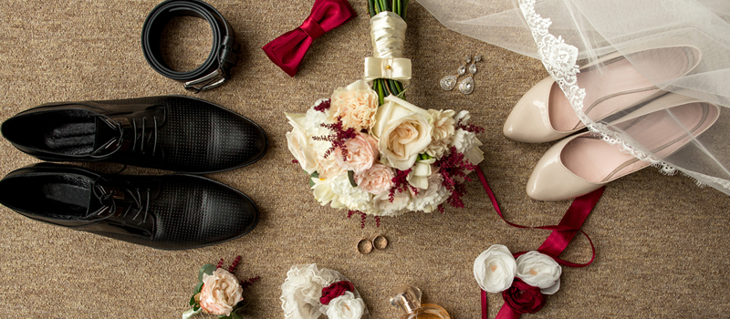 持ち込みおよびレンタル無料の小物を活用してスタジオで撮影する