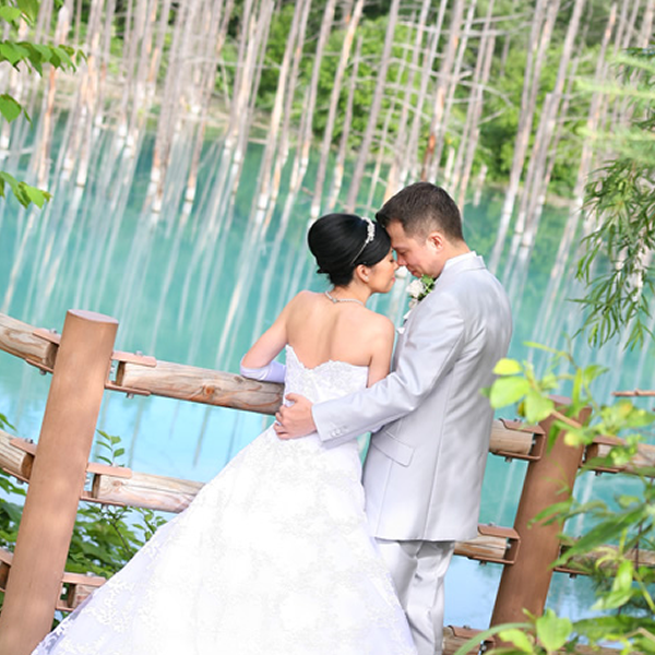 美瑛町白金の青い池ロケーションフォトウェディング