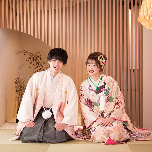 ピンクの羽織＆長着×グレーの袴